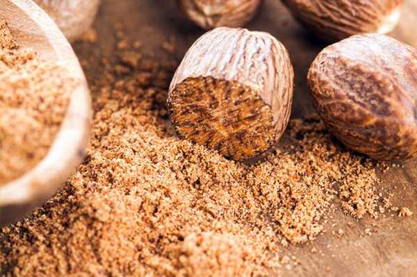 जायफल के 7 स्वास्थ्य लाभ - 7 Health Benefits of Nutmeg