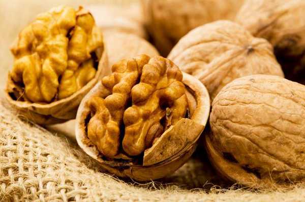 अखरोट के 10 स्वास्थ्य लाभ - 10 Health Benefits of Walnut
